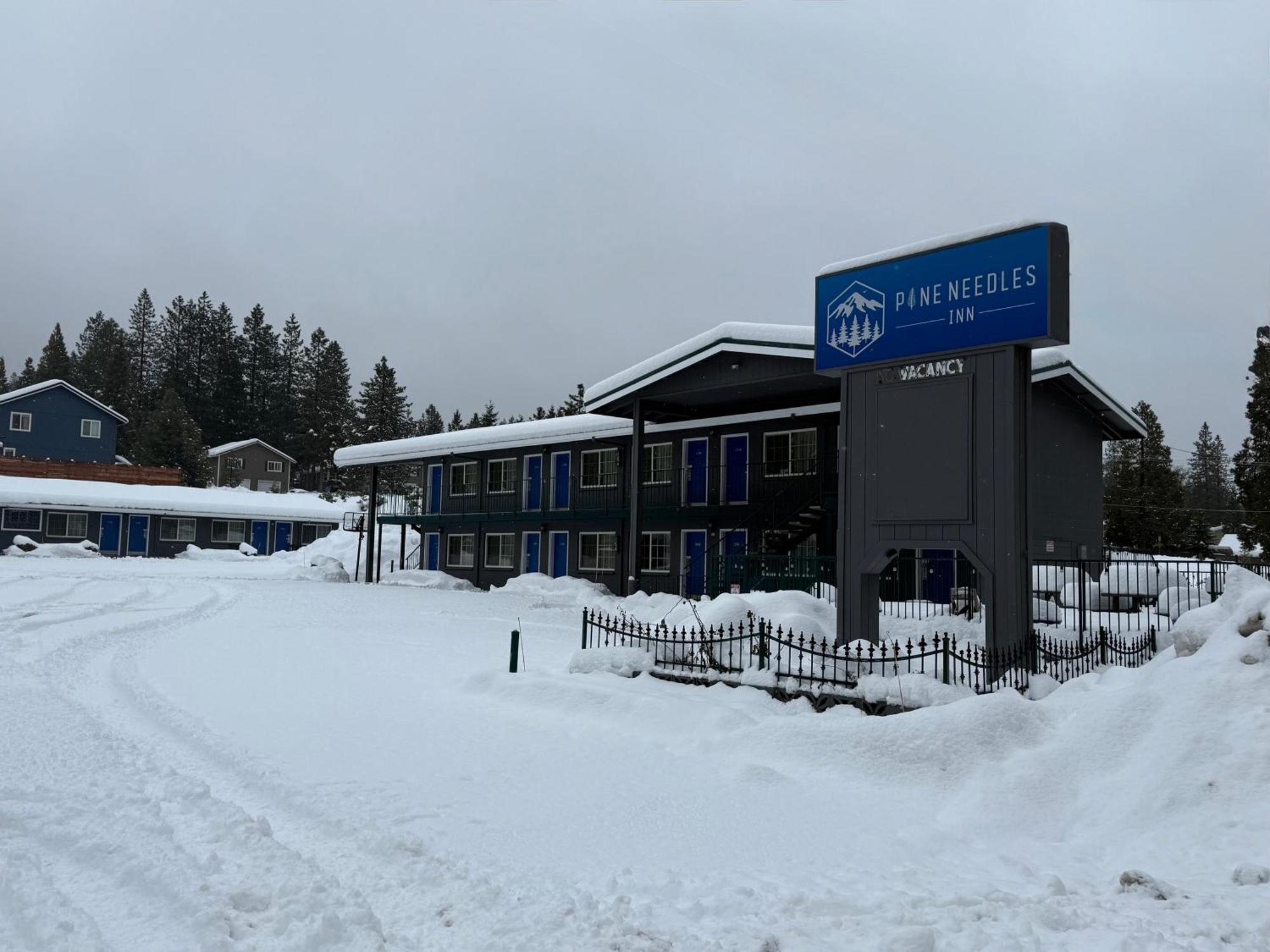 Pine Needles Inn Mount Shasta Exterior photo