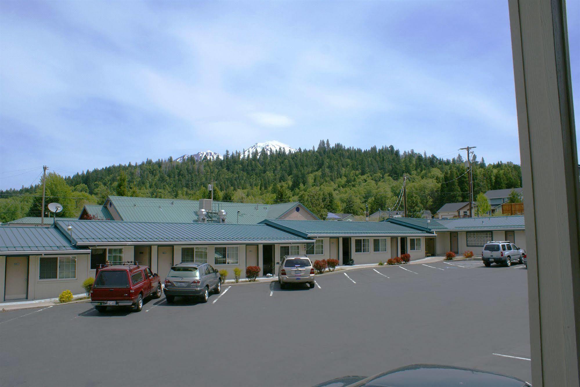 Pine Needles Inn Mount Shasta Exterior photo